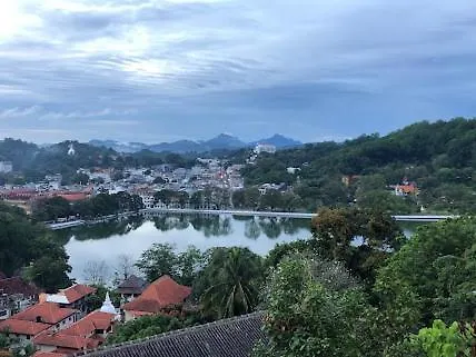 Hotel Lake Kandyan Resort