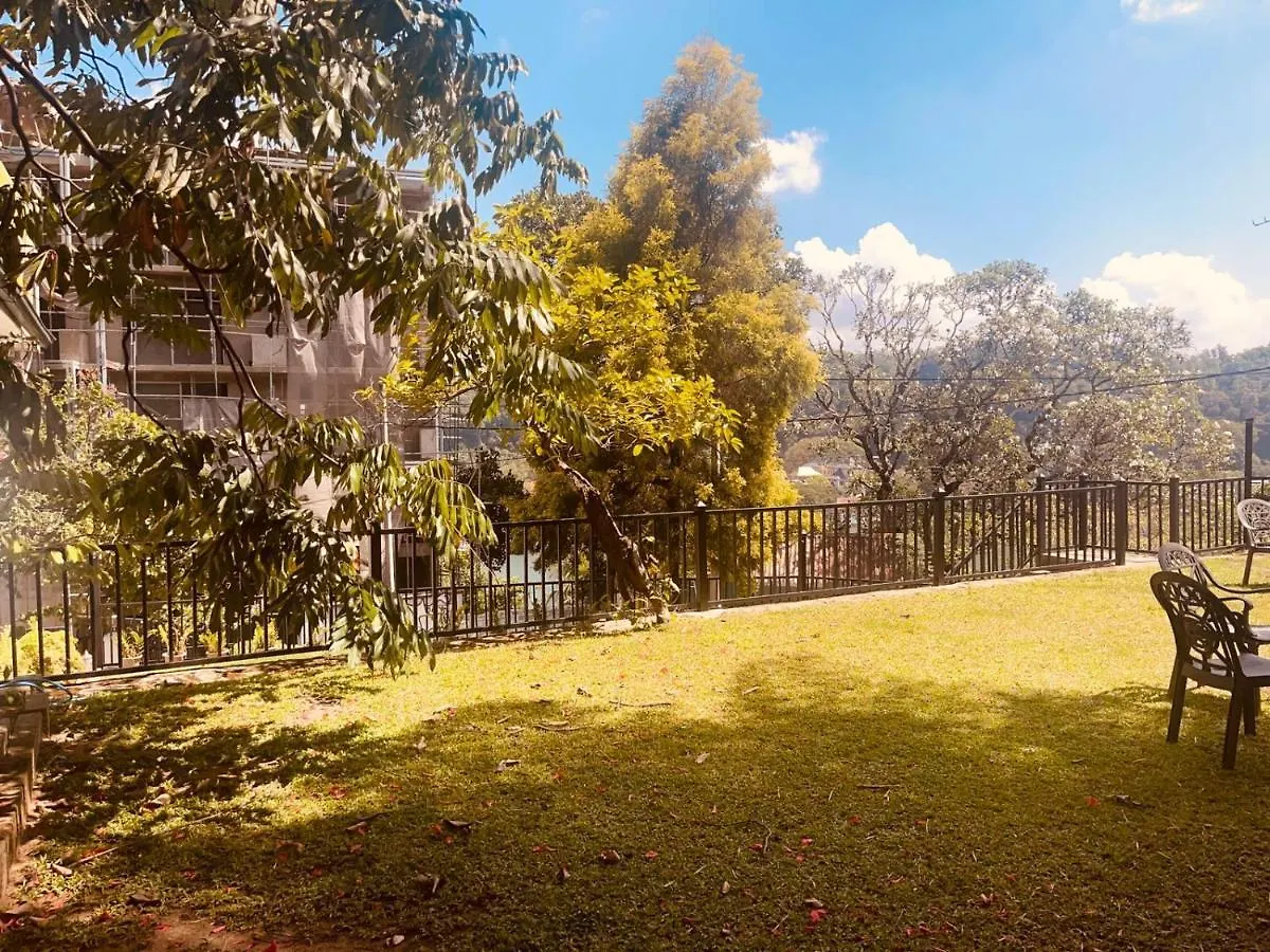 Lake Kandyan Resort Hotel