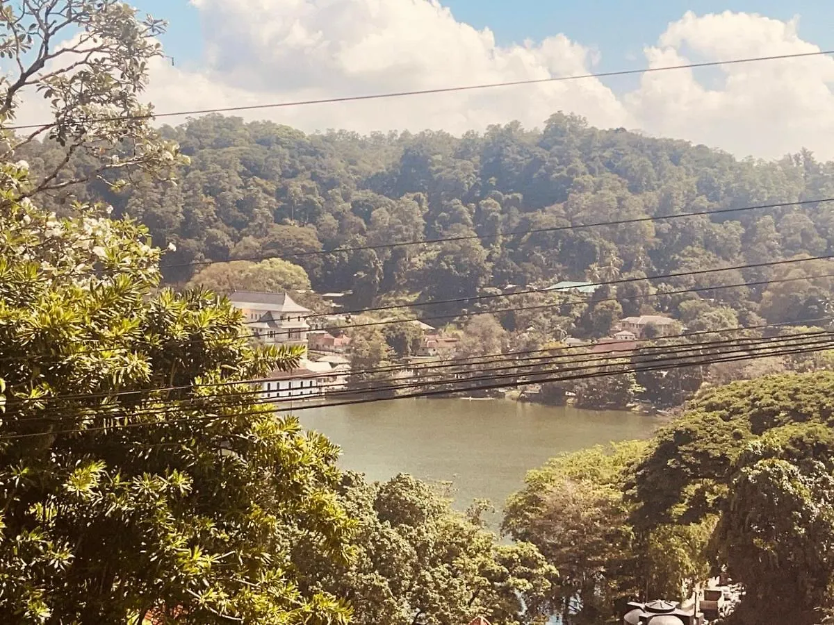 Ξενοδοχείο Lake Kandyan Resort